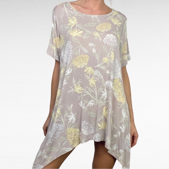 LOGO LORI GOLDSTEIN | Light Taupe Colorful Pastel Floral Print Short Sleeve Top - Picture 2 of 7